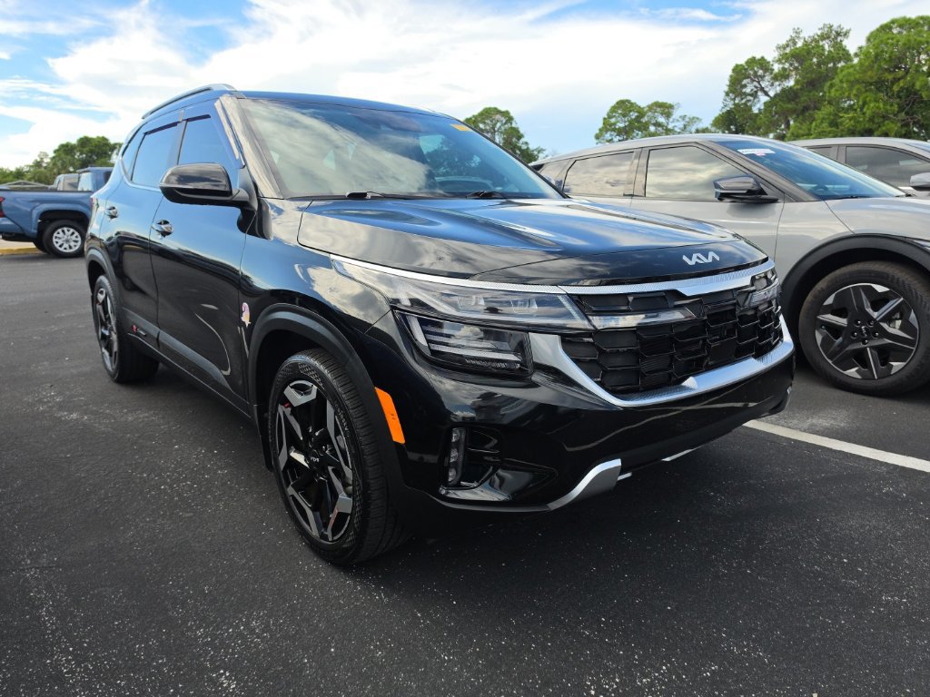 Certified 2024 Kia Seltos SX w/ SX Sunroof Package AWD/4WD image 3