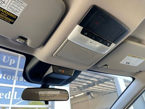 Used 2025 Nissan Rogue SV FWD image 27
