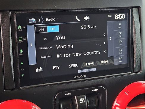 Used 2018 Jeep Wrangler Unlimited Sahara image 14