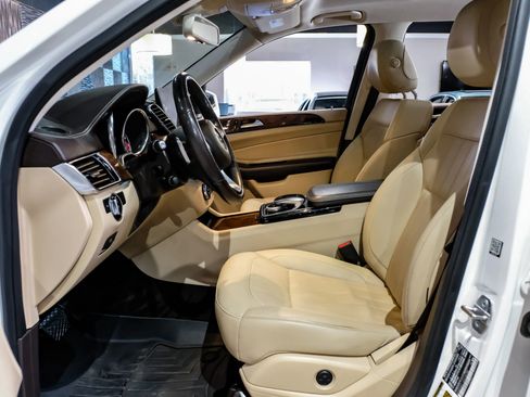 Used 2019 Mercedes-Benz GLS 450 4MATIC w/ Premium 1 Package image 4