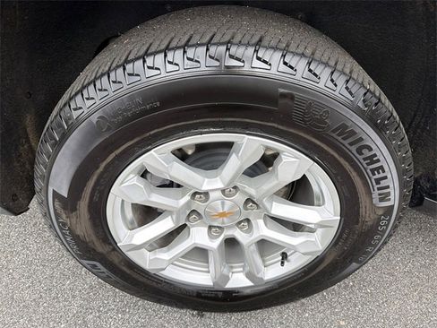 Certified 2025 Chevrolet Suburban LS image 17