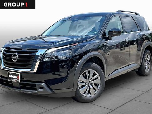Used 2025 Nissan Pathfinder SV FWD image 1