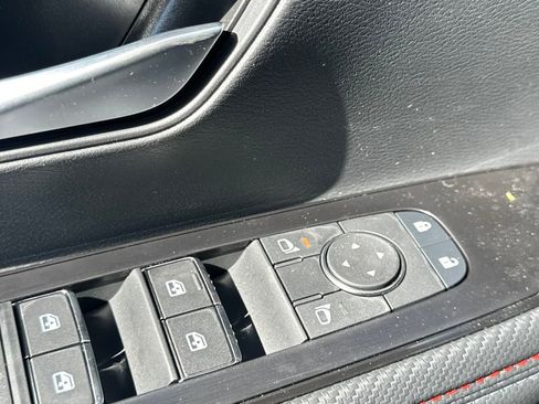 New 2025 Nissan Kicks SR image 11