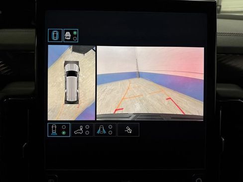 Used 2025 GMC Yukon XL AT4 image 10