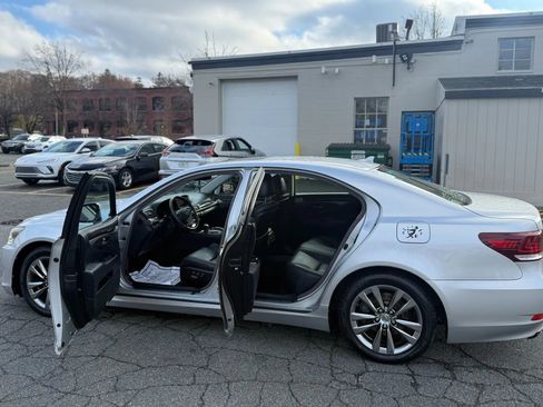 Used 2013 Lexus LS 460 AWD w/ Comfort Pkg image 6