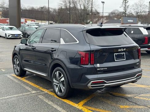 Used 2023 Kia Sorento SX Prestige w/ Panoramic Sunroof Package image 3