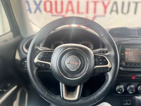 Used 2017 Jeep Renegade Latitude FWD image 43
