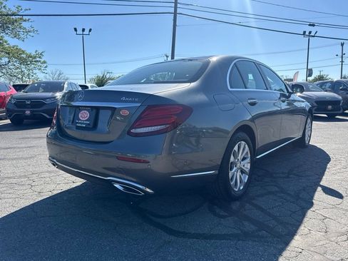 Used 2017 Mercedes-Benz E 300 4MATIC image 5
