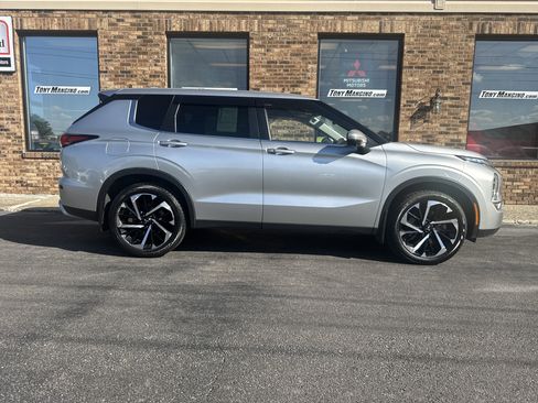 Used 2022 Mitsubishi Outlander SE image 6