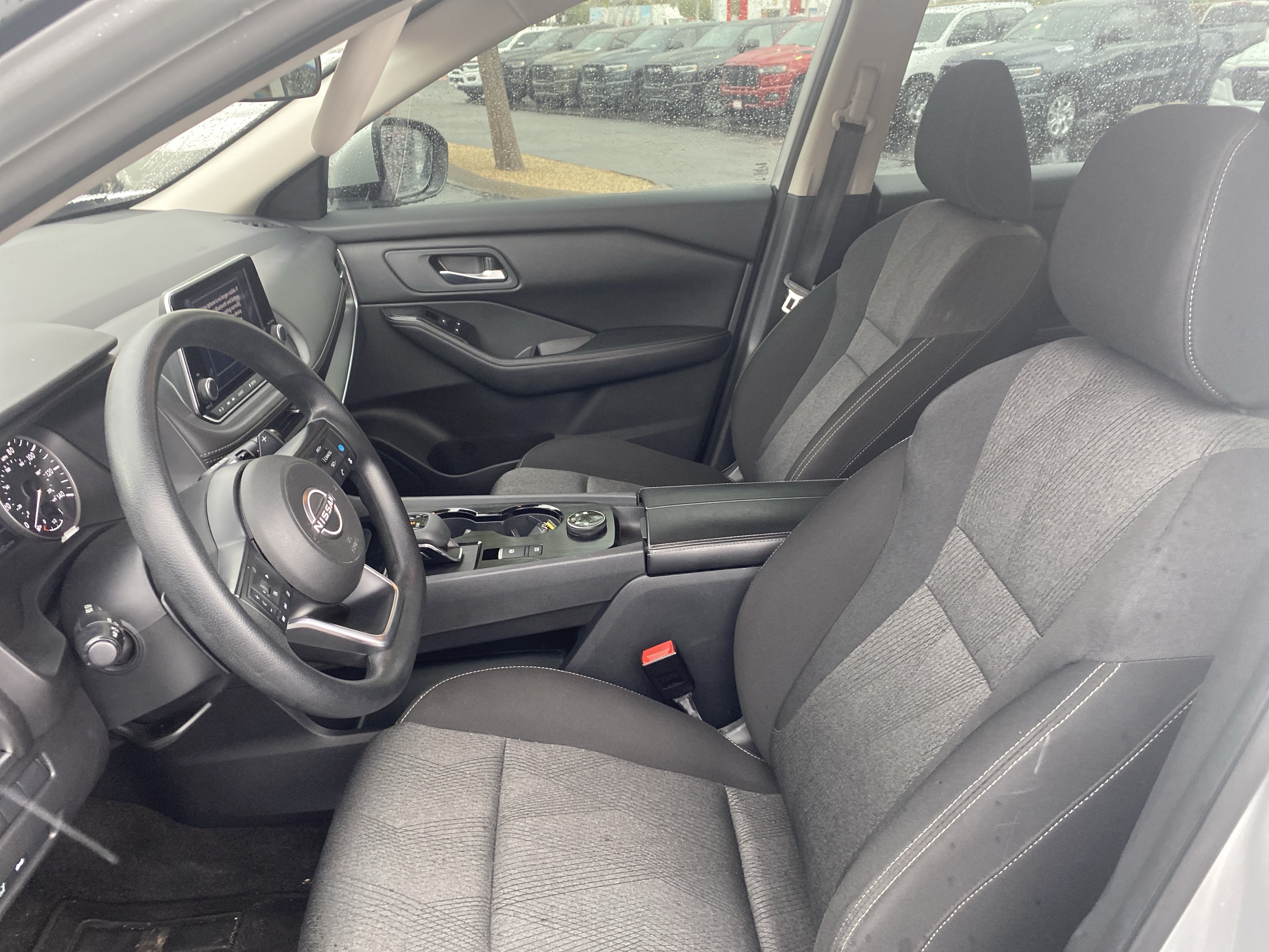 Used 2024 Nissan Rogue SV AWD/4WD image 9