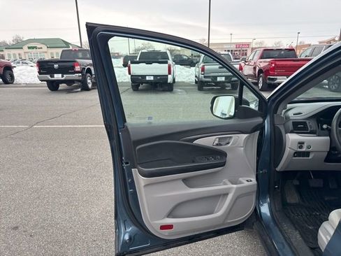 Used 2017 Honda Pilot EX image 9