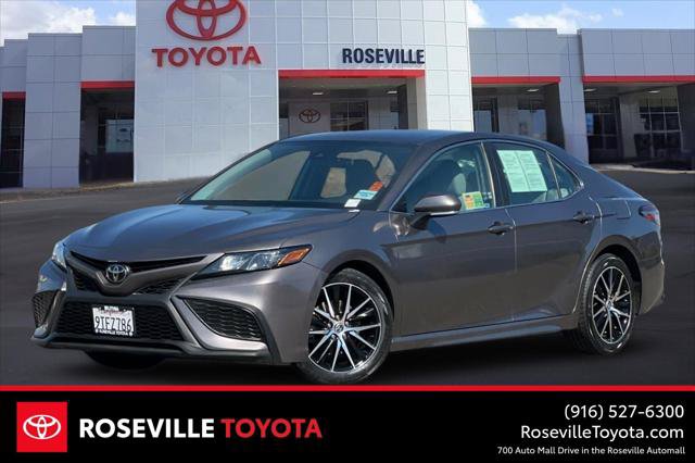 Certified 2022 Toyota Camry SE FWD image 1