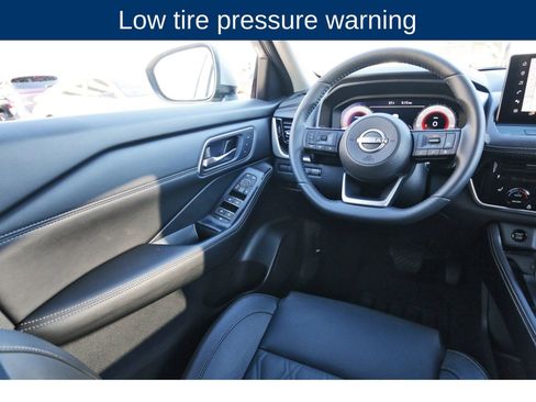 Used 2024 Nissan Rogue Platinum w/ Platinum Premium Package image 10