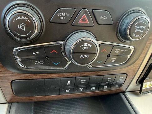 Used 2017 RAM 1500 Laramie w/ Convenience Group image 17