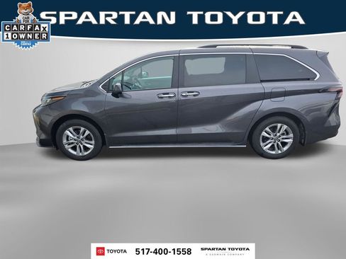 Used 2025 Toyota Sienna XLE w/ XLE Plus Package image 3