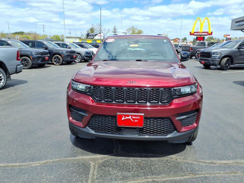 Used 2023 Jeep Grand Cherokee Altitude AWD/4WD image 10
