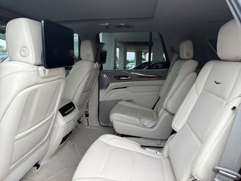 Certified 2023 Cadillac Escalade Premium Luxury Platinum AWD/4WD image 17