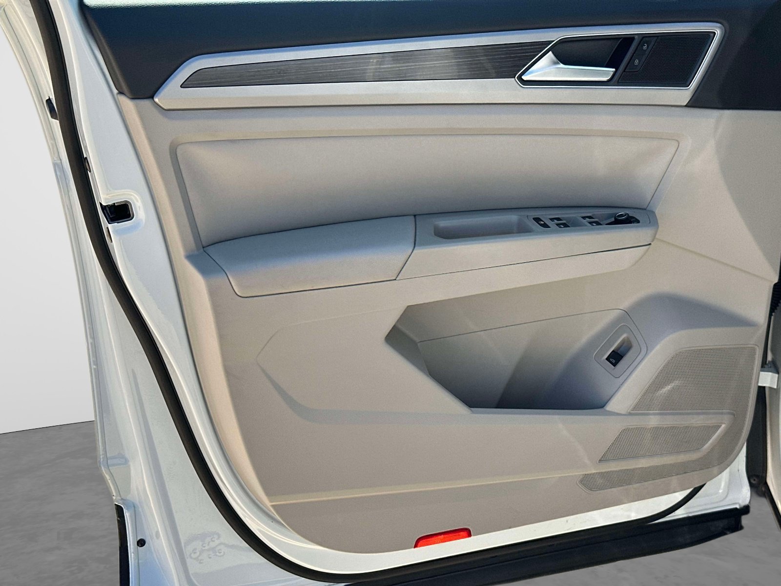 Used 2018 Volkswagen Atlas SE FWD image 16