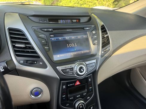 Used 2015 Hyundai Elantra Limited w/ Option Group 05 FWD image 15