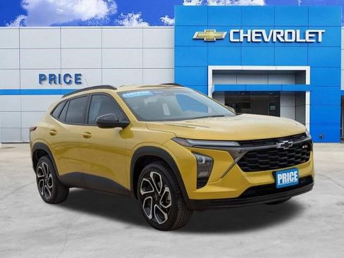 Certified 2024 Chevrolet Trax RS w/ Driver Confidence Package image 1