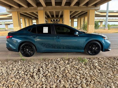 Used 2025 Toyota Camry SE w/ Convenience Package FWD image 2