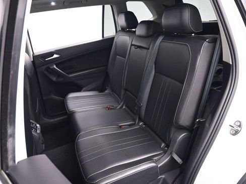 Used 2022 Volkswagen Tiguan SE w/ Panoramic Sunroof Package image 15