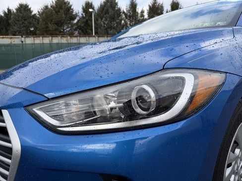 Used 2017 Hyundai Elantra SE image 12