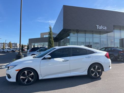 Used 2017 Honda Civic Touring image 8