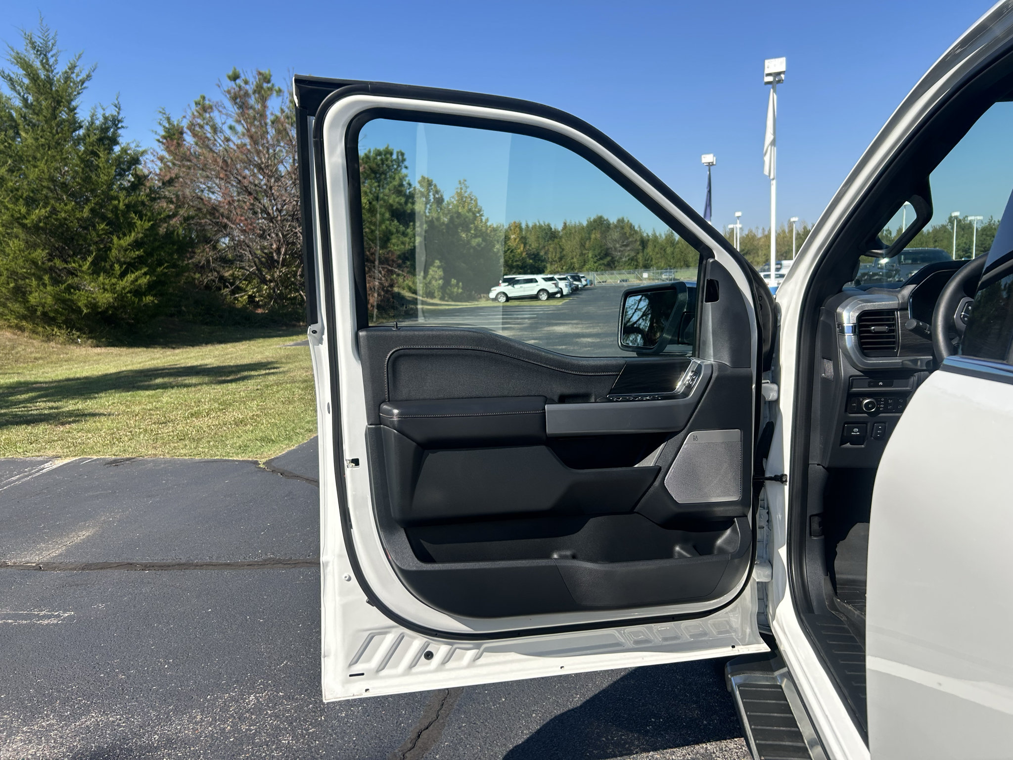 Used 2025 Ford F150 Lariat w/ Equipment Group 501A Mid AWD/4WD image 18