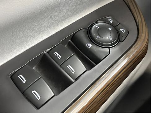 Used 2022 GMC Acadia SLE image 41