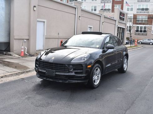 Used 2021 Porsche Macan image 2