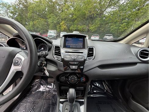 Used 2018 Ford Fiesta SE w/ Equipment Group 201A FWD image 11