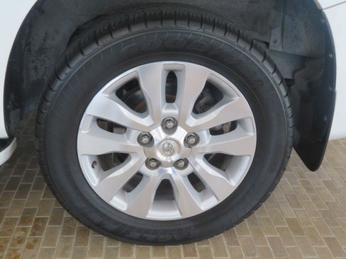 Used 2017 Toyota Sequoia Platinum RWD image 8