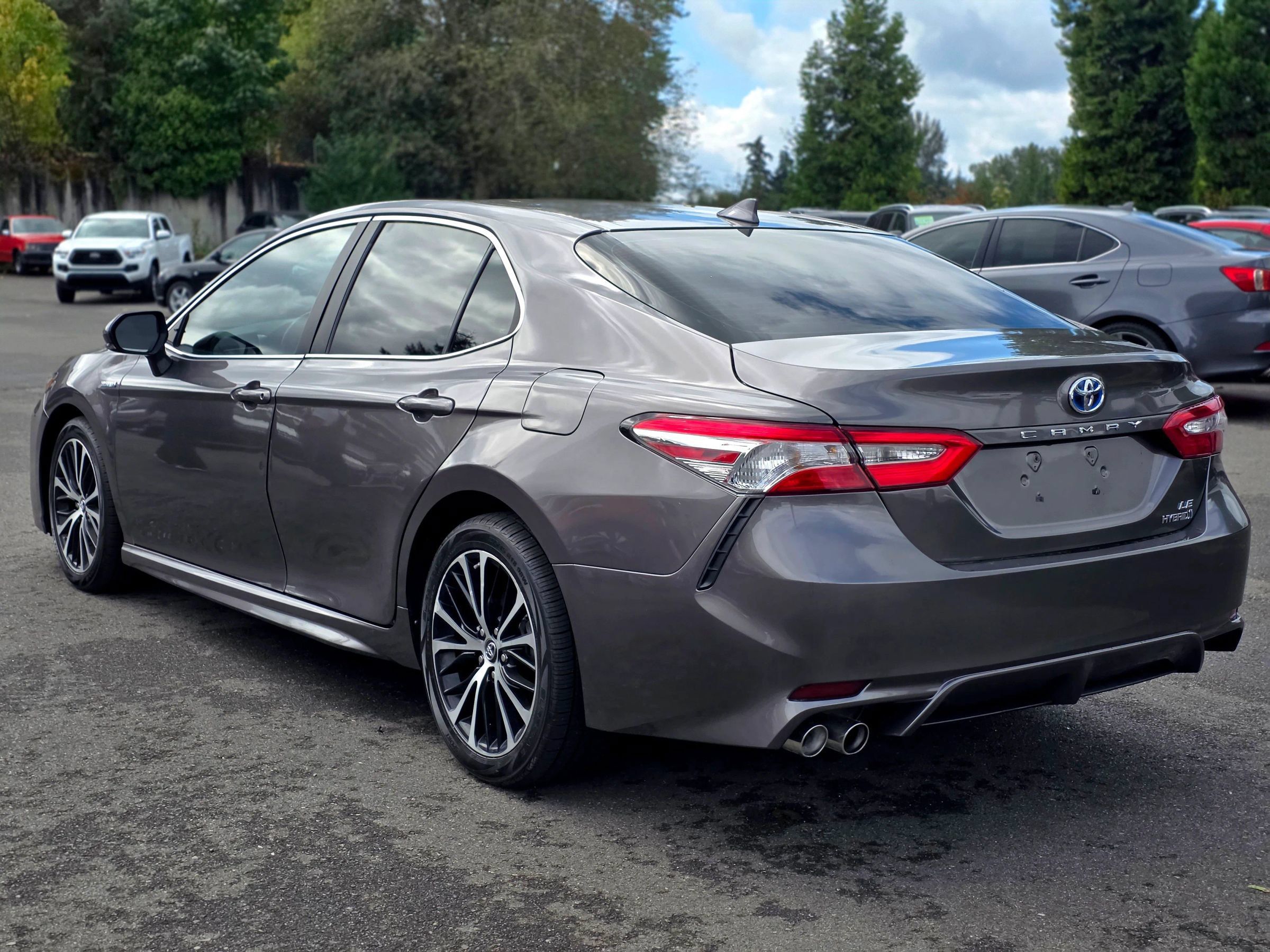 Used 2019 Toyota Camry SE w/ Audio Package FWD image 9