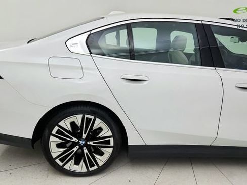 Used 2025 BMW 540i xDrive AWD/4WD image 23