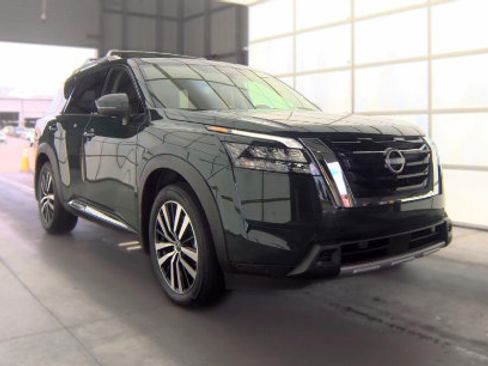 Used 2025 Nissan Pathfinder Platinum w/ Cargo Package FWD image 4