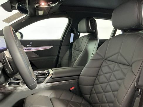 Certified 2025 BMW 740i 740i w/ Premium Package image 22