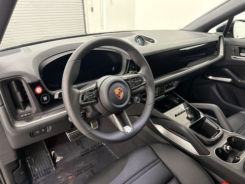 New 2026 Porsche Cayenne Coupe AWD/4WD image 4