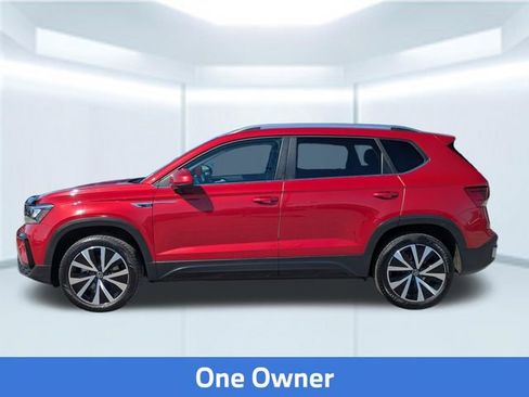 Used 2024 Volkswagen Taos SE FWD image 2