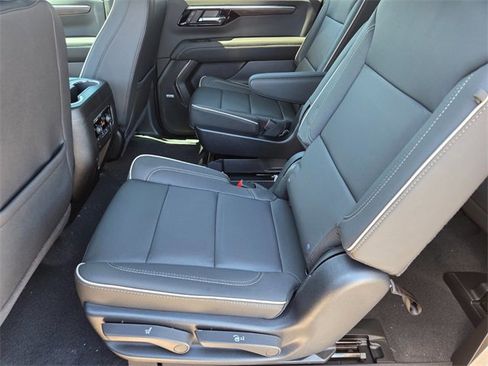 New 2025 Chevrolet Suburban Premier image 8