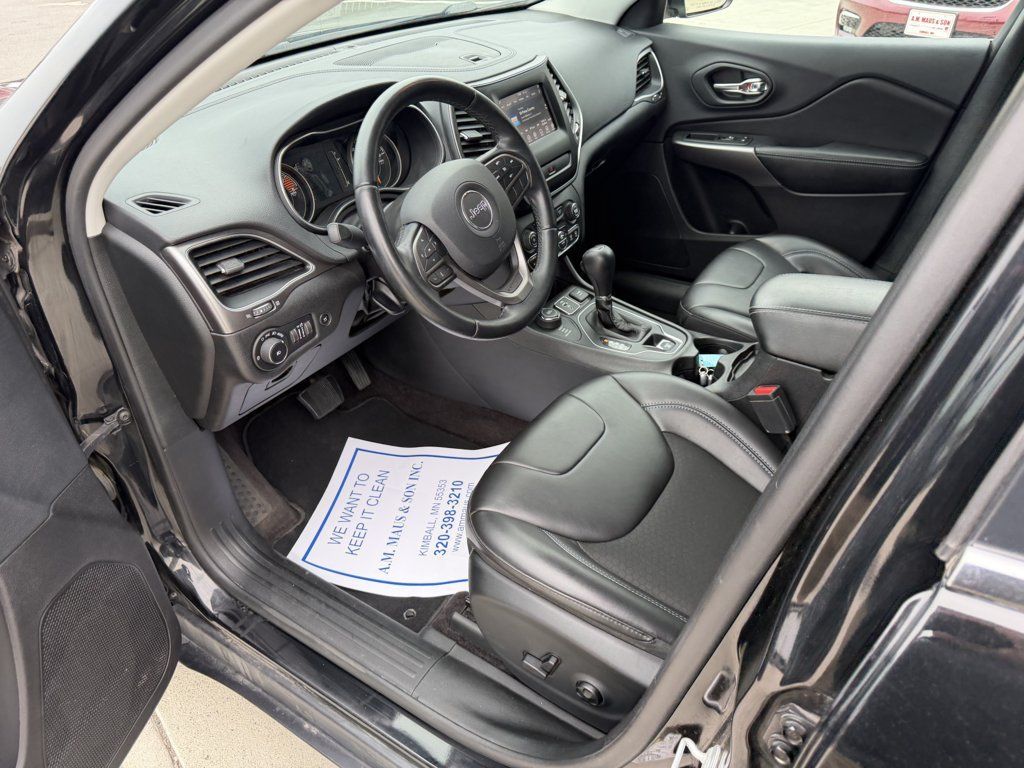 Used 2019 Jeep Cherokee Latitude Plus w/ Comfort/Convenience Group AWD/4WD image 10