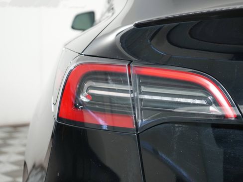 Used 2022 Tesla Model Y Performance image 13