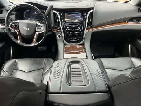 Used 2018 Cadillac Escalade ESV Premium Luxury image 16