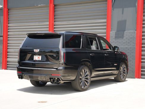 Used 2025 Cadillac Escalade V AWD/4WD image 10