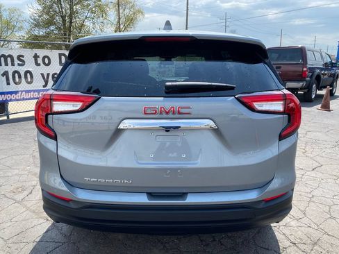 Used 2024 GMC Terrain SLE AWD/4WD image 3