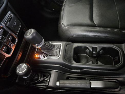 Used 2021 Jeep Wrangler Unlimited Sahara w/ Cold Weather Group AWD/4WD image 24