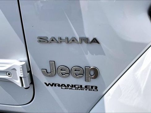 Used 2019 Jeep Wrangler Unlimited Sahara w/ Safety Group AWD/4WD image 24