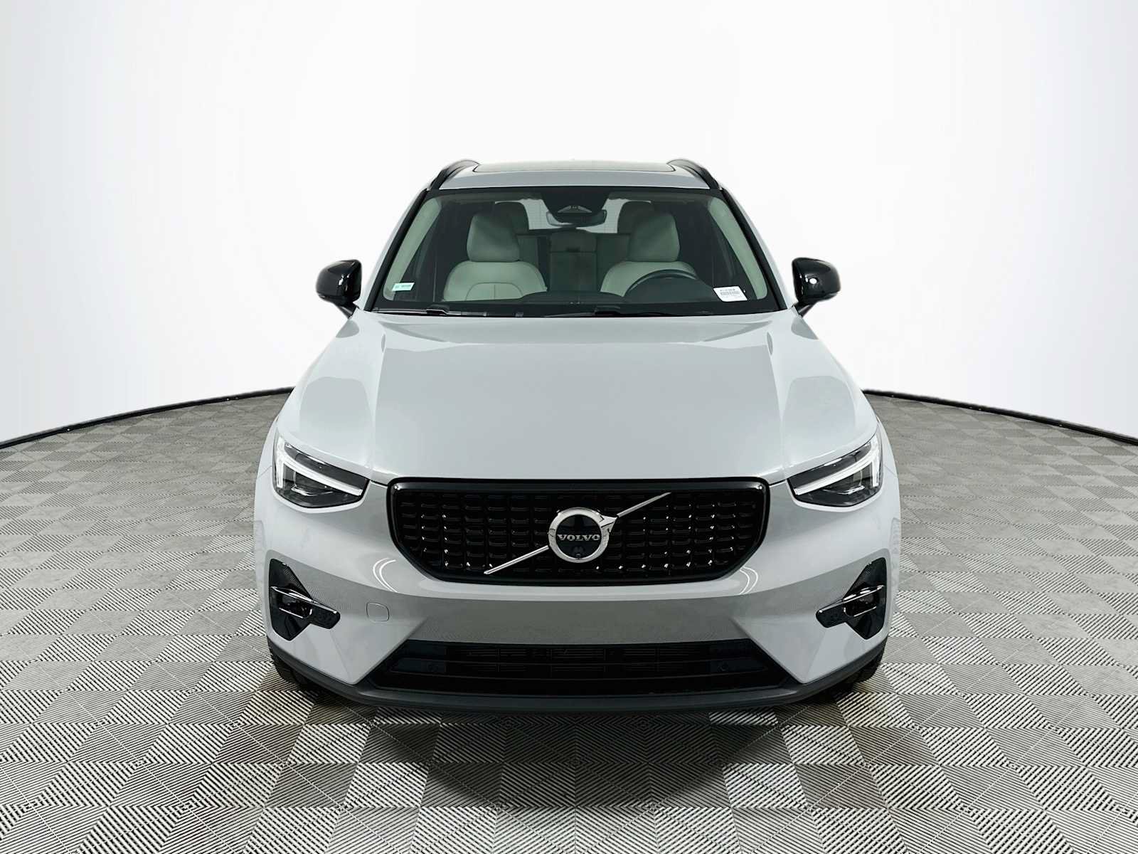 Used 2026 Volvo XC40 B5 Plus w/ Protection Package Premier AWD/4WD image 2