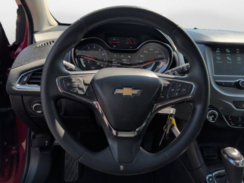 Used 2018 Chevrolet Cruze LT FWD image 10