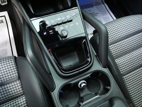 Used 2025 Porsche Cayenne GTS image 36